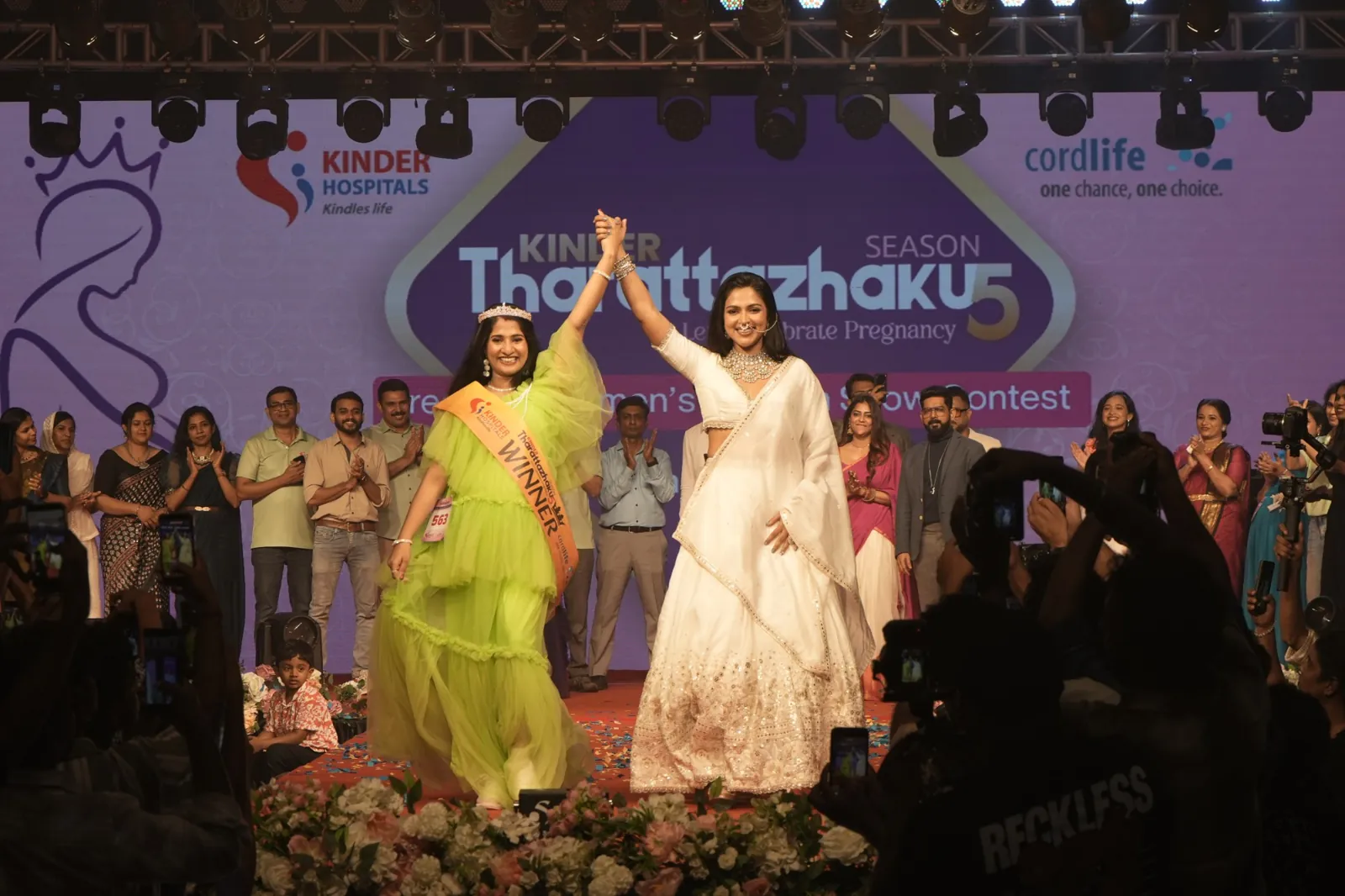 Amala Paul with the Tharattazhaku Season 5 winner